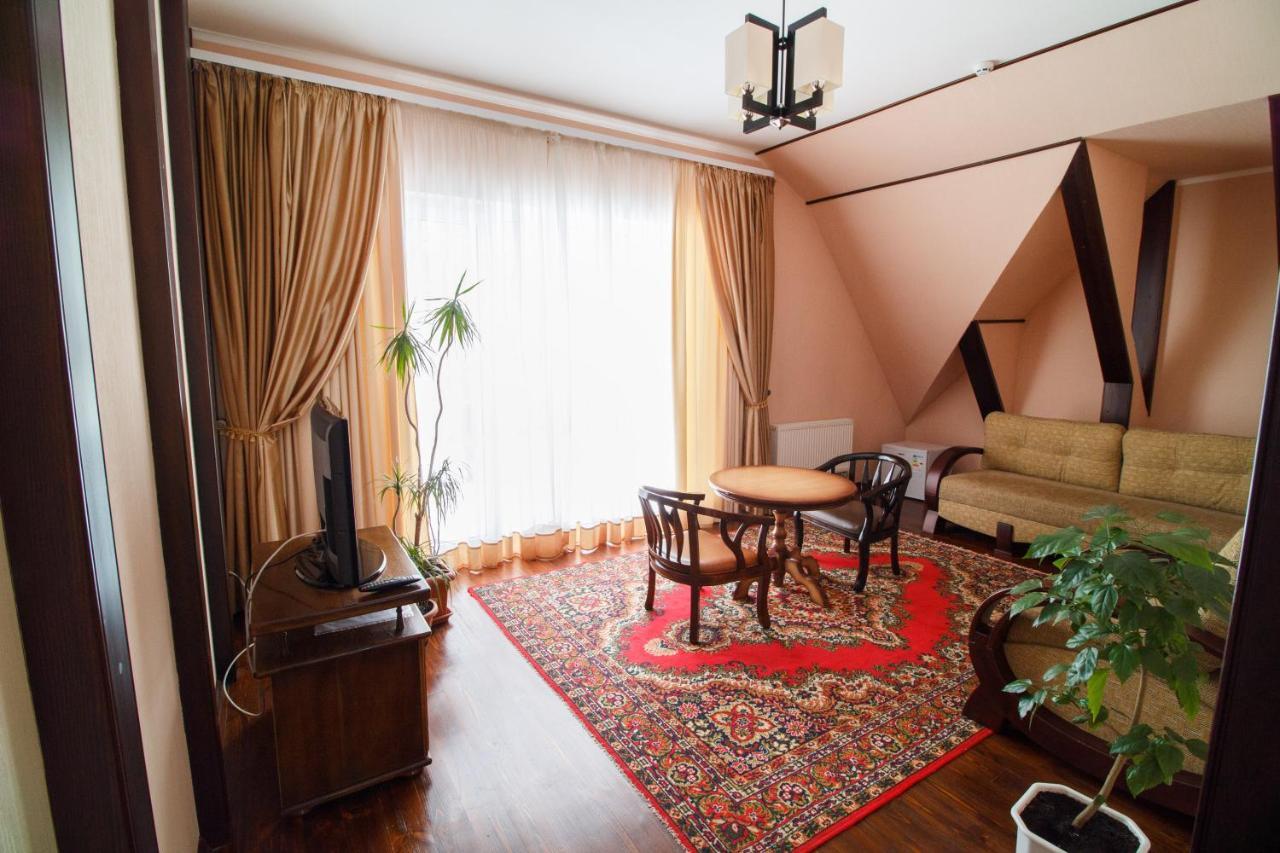 חארקיב Hotel On Khmelnytskogo 8 מראה חיצוני תמונה